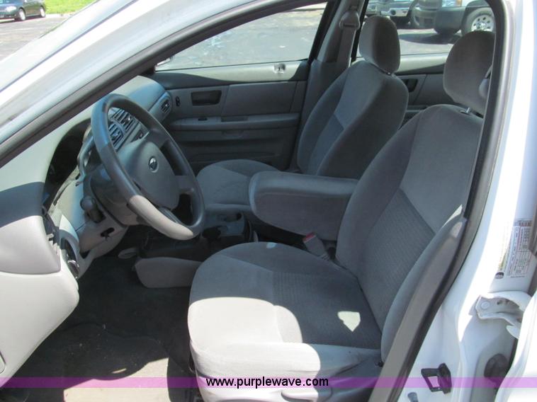 image for item F5029 2005 Ford Taurus SE