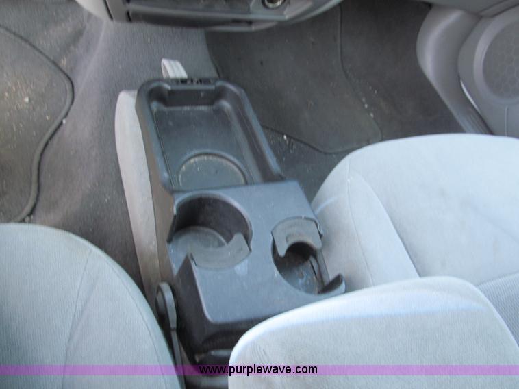 image for item F5029 2005 Ford Taurus SE