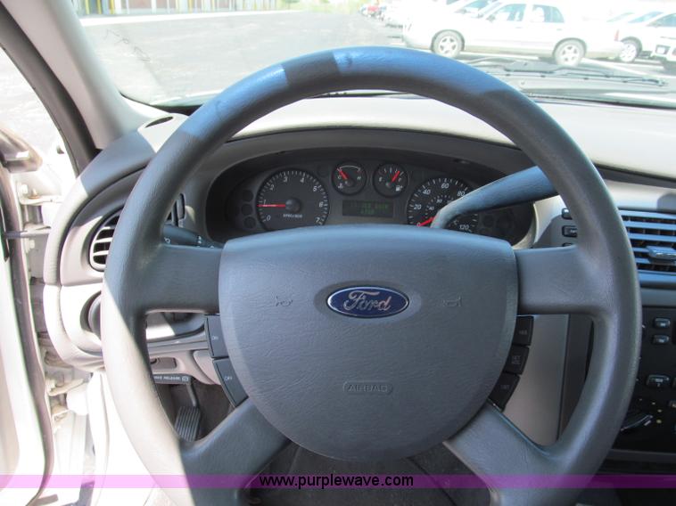 image for item F5029 2005 Ford Taurus SE