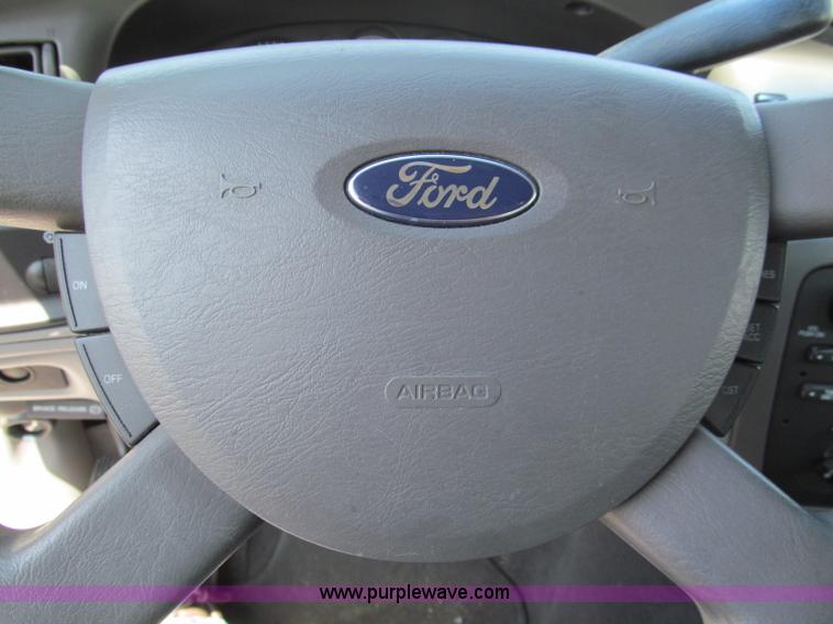 image for item F5029 2005 Ford Taurus SE