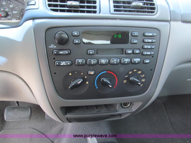 image for item F5029 2005 Ford Taurus SE