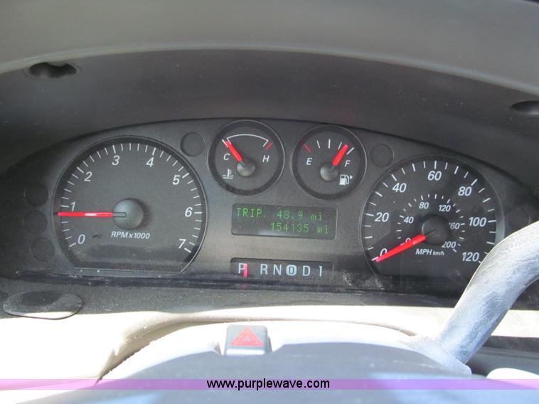 image for item F5029 2005 Ford Taurus SE