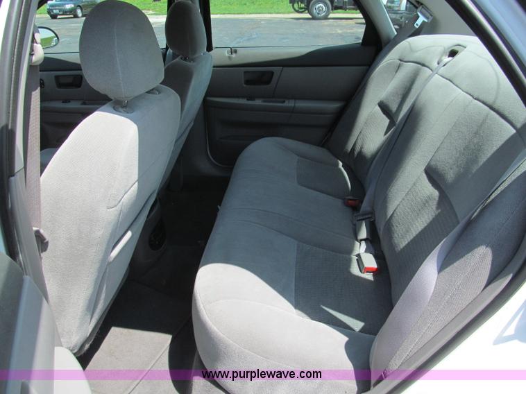 image for item F5029 2005 Ford Taurus SE