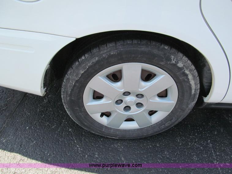 image for item F5029 2005 Ford Taurus SE