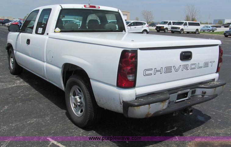 image for item F5030 2004 Chevrolet Silverado 1500 Extended Cab pickup truck