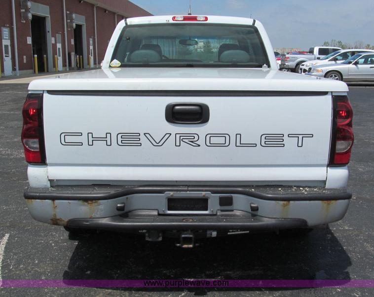 image for item F5030 2004 Chevrolet Silverado 1500 Extended Cab pickup truck
