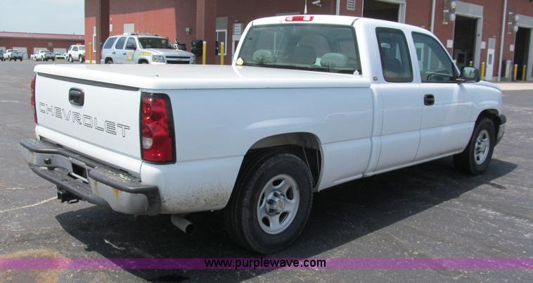 image for item F5030 2004 Chevrolet Silverado 1500 Extended Cab pickup truck