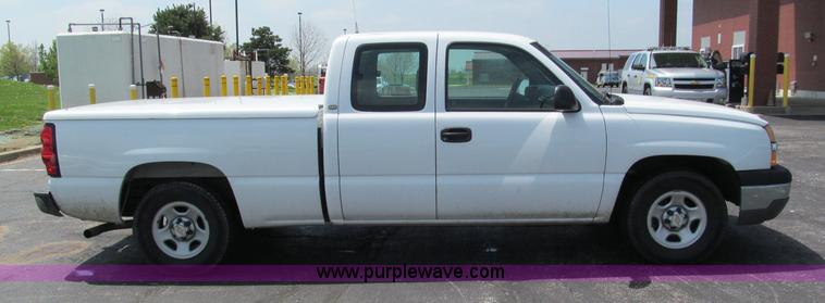 image for item F5030 2004 Chevrolet Silverado 1500 Extended Cab pickup truck