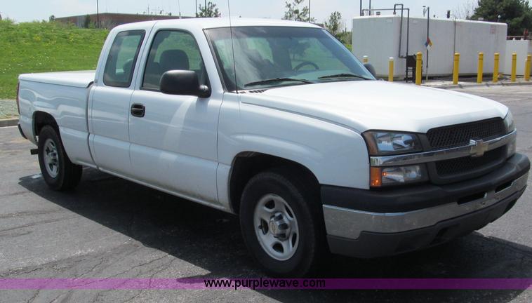 image for item F5030 2004 Chevrolet Silverado 1500 Extended Cab pickup truck