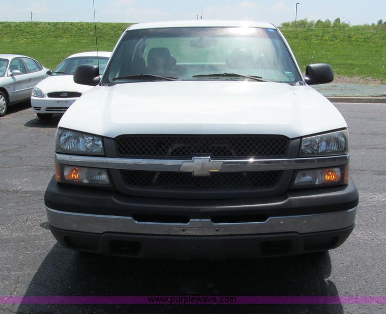 image for item F5030 2004 Chevrolet Silverado 1500 Extended Cab pickup truck