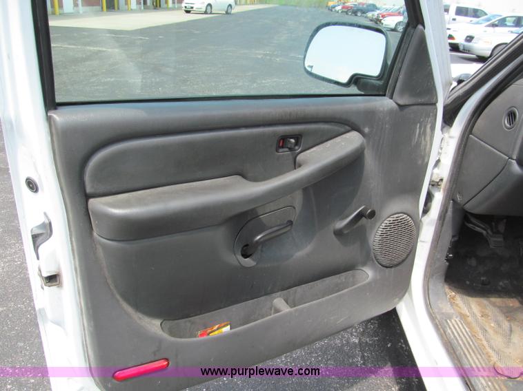 image for item F5030 2004 Chevrolet Silverado 1500 Extended Cab pickup truck