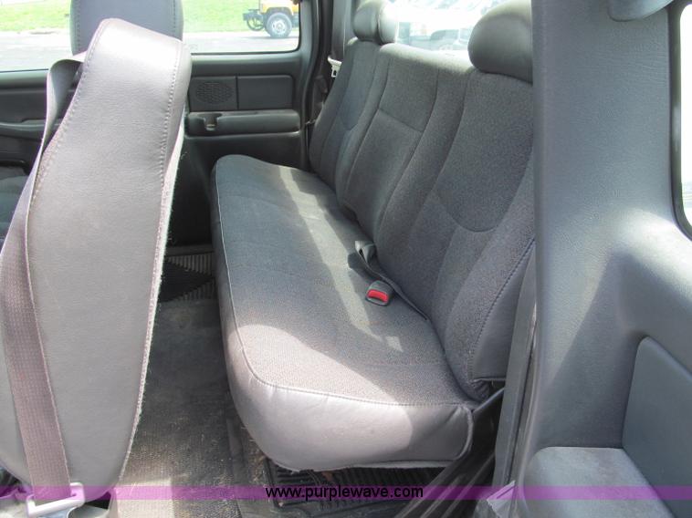 image for item F5030 2004 Chevrolet Silverado 1500 Extended Cab pickup truck