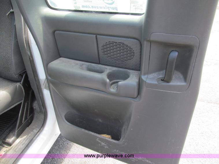 image for item F5030 2004 Chevrolet Silverado 1500 Extended Cab pickup truck