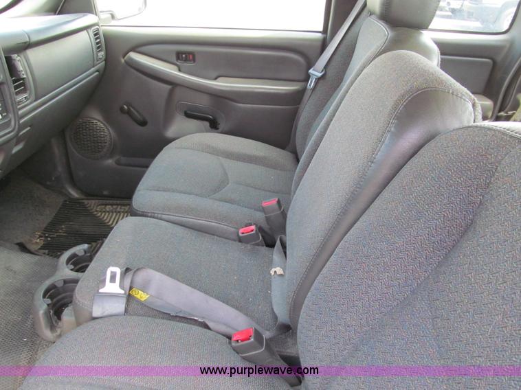 image for item F5030 2004 Chevrolet Silverado 1500 Extended Cab pickup truck