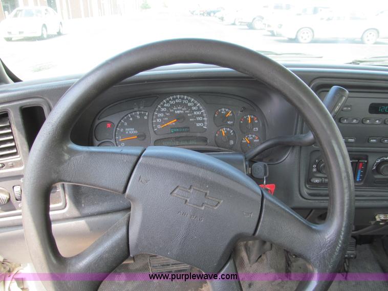 image for item F5030 2004 Chevrolet Silverado 1500 Extended Cab pickup truck