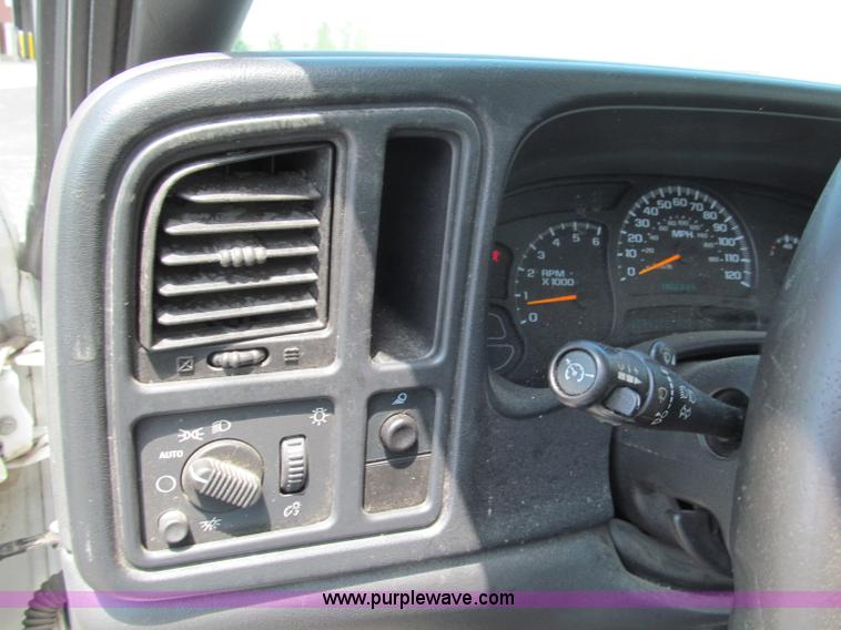 image for item F5030 2004 Chevrolet Silverado 1500 Extended Cab pickup truck