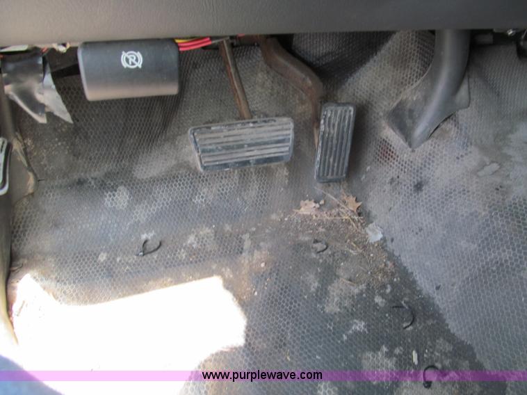 image for item F5030 2004 Chevrolet Silverado 1500 Extended Cab pickup truck