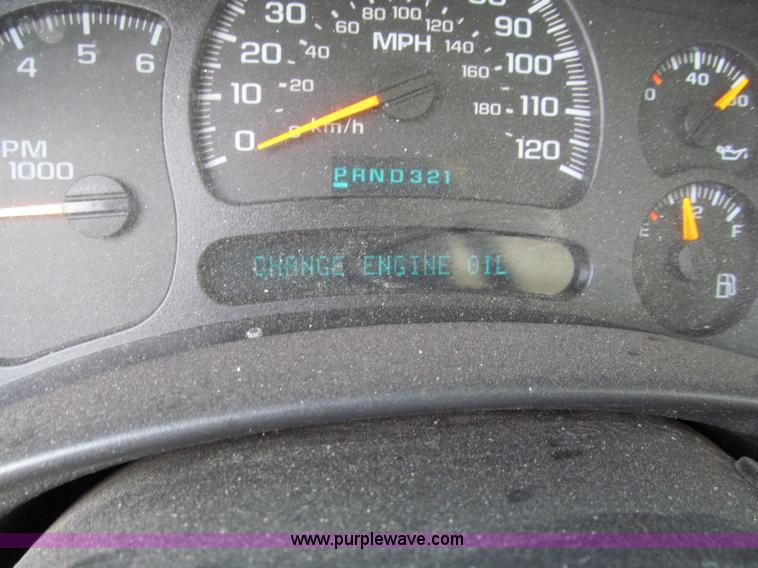 image for item F5030 2004 Chevrolet Silverado 1500 Extended Cab pickup truck