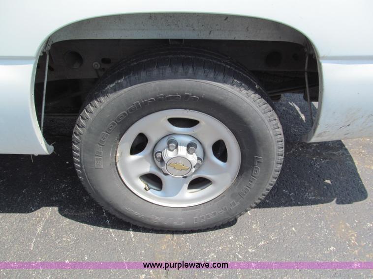 image for item F5030 2004 Chevrolet Silverado 1500 Extended Cab pickup truck