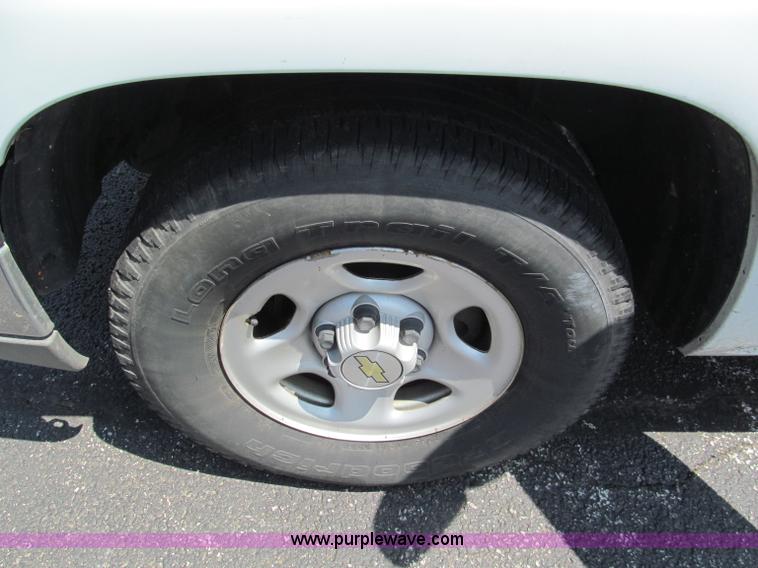 image for item F5030 2004 Chevrolet Silverado 1500 Extended Cab pickup truck