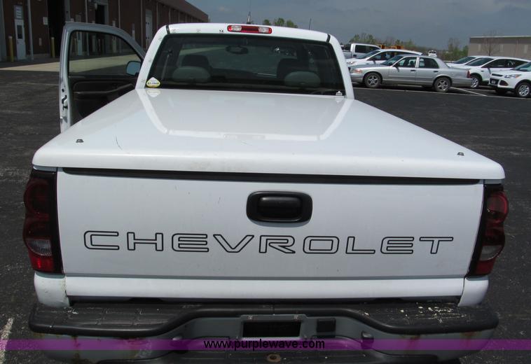 image for item F5030 2004 Chevrolet Silverado 1500 Extended Cab pickup truck