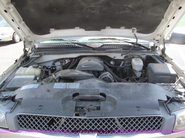 image for item F5030 2004 Chevrolet Silverado 1500 Extended Cab pickup truck