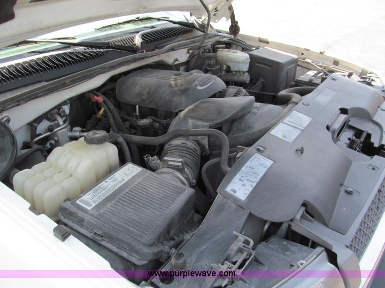 image for item F5030 2004 Chevrolet Silverado 1500 Extended Cab pickup truck