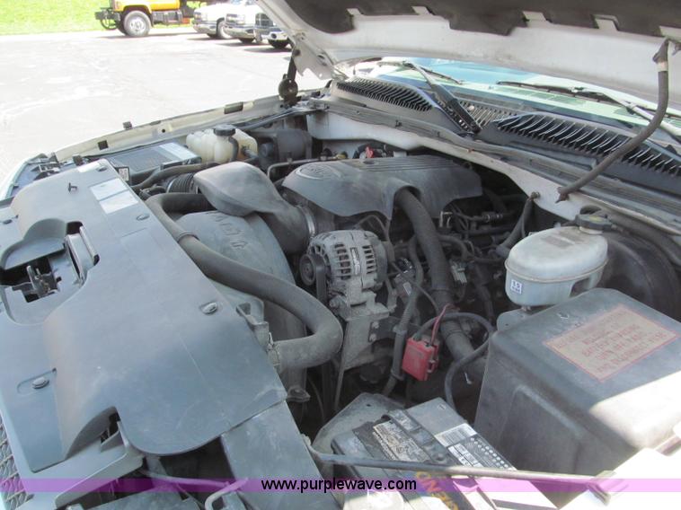 image for item F5030 2004 Chevrolet Silverado 1500 Extended Cab pickup truck