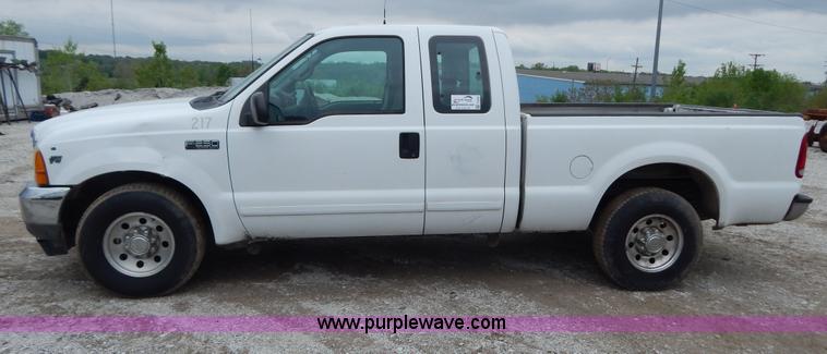 image for item F5032 2001 Ford F250 XLT SuperCab pickup truck