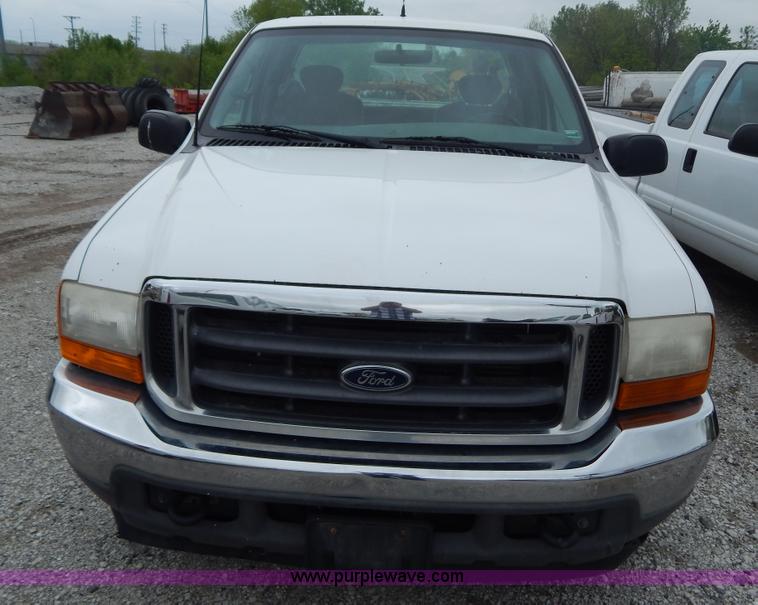 image for item F5032 2001 Ford F250 XLT SuperCab pickup truck