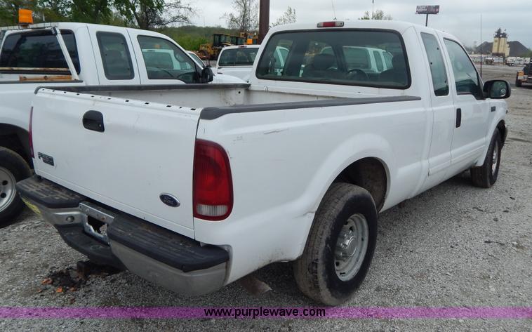 image for item F5032 2001 Ford F250 XLT SuperCab pickup truck
