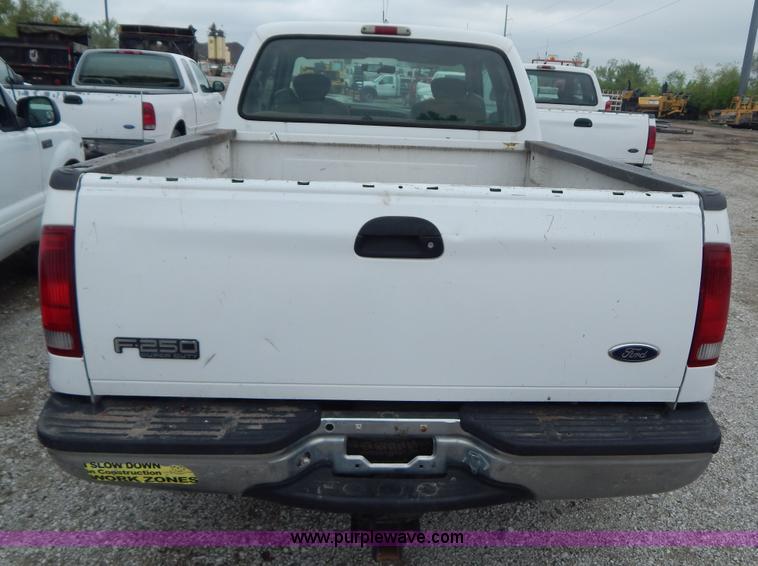 image for item F5032 2001 Ford F250 XLT SuperCab pickup truck