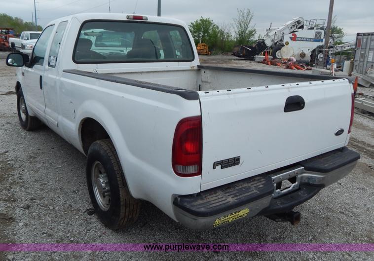 image for item F5032 2001 Ford F250 XLT SuperCab pickup truck