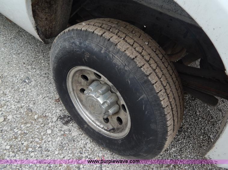 image for item F5032 2001 Ford F250 XLT SuperCab pickup truck