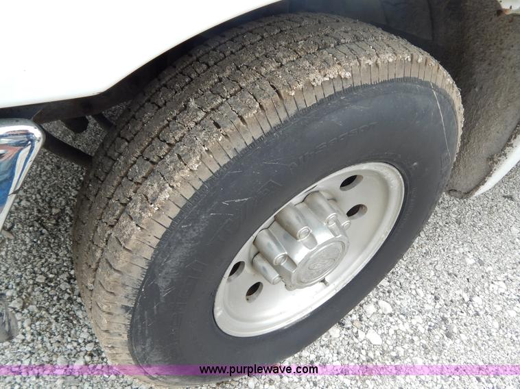 image for item F5032 2001 Ford F250 XLT SuperCab pickup truck