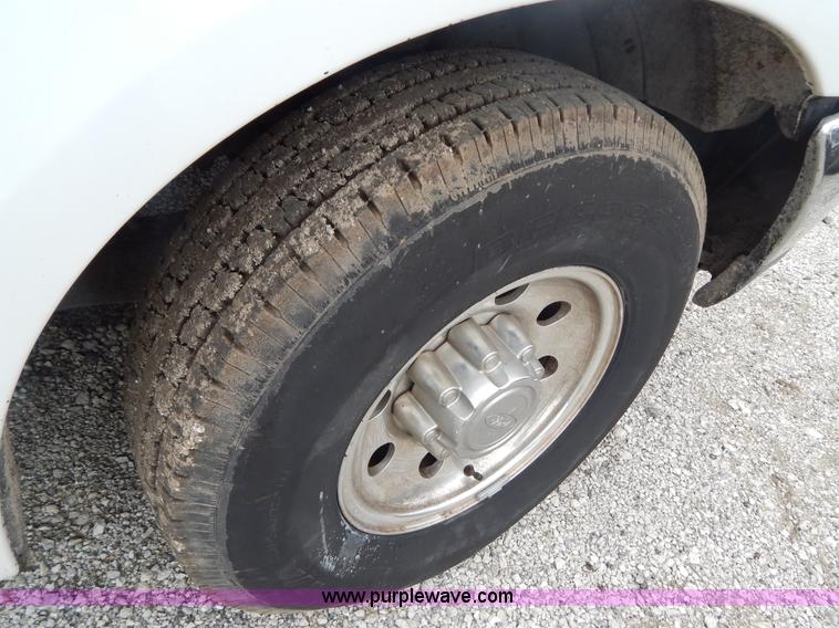 image for item F5032 2001 Ford F250 XLT SuperCab pickup truck