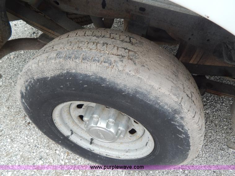 image for item F5032 2001 Ford F250 XLT SuperCab pickup truck