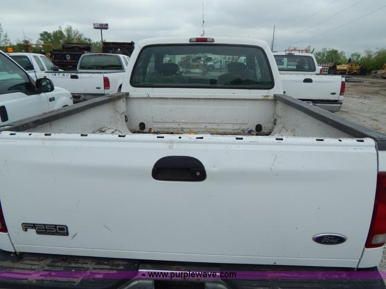 image for item F5032 2001 Ford F250 XLT SuperCab pickup truck