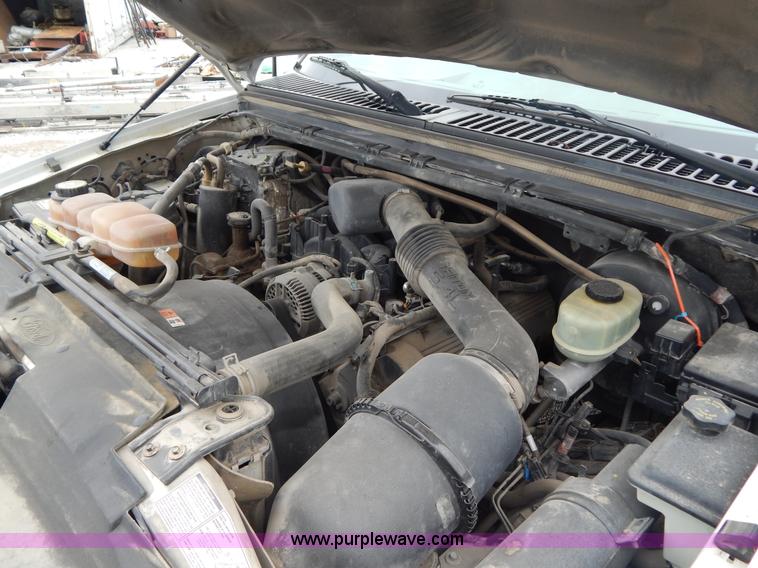 image for item F5032 2001 Ford F250 XLT SuperCab pickup truck