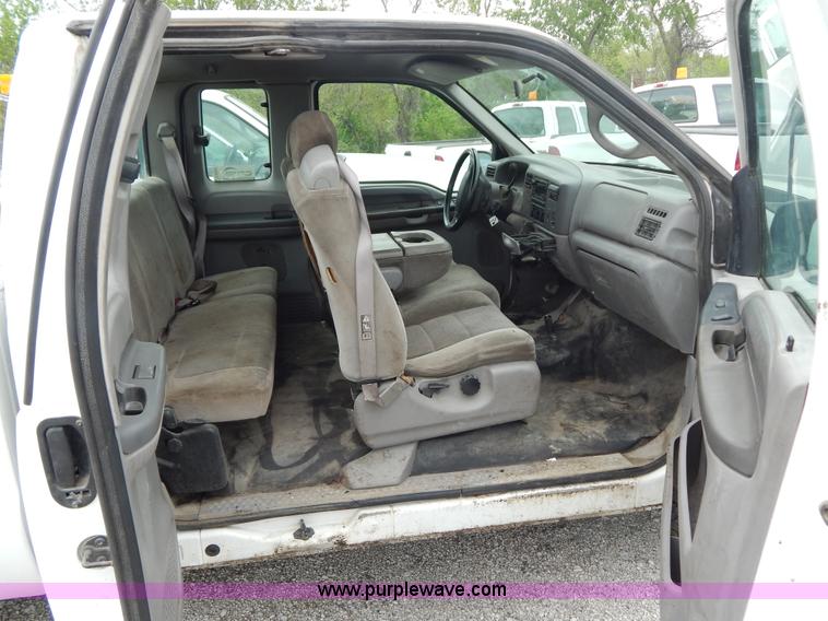 image for item F5032 2001 Ford F250 XLT SuperCab pickup truck