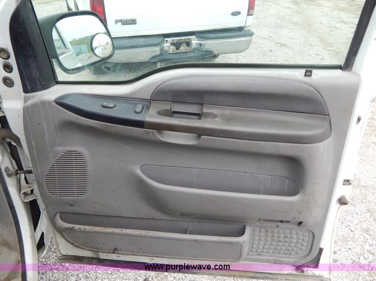 image for item F5032 2001 Ford F250 XLT SuperCab pickup truck