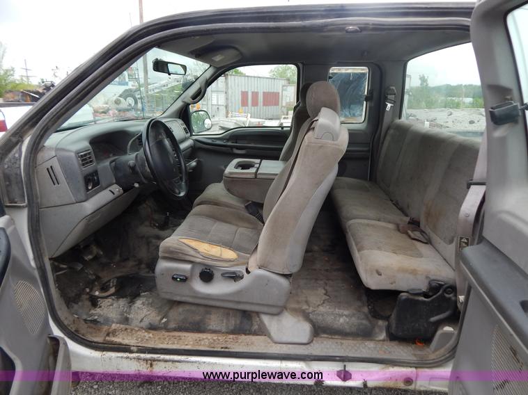 image for item F5032 2001 Ford F250 XLT SuperCab pickup truck