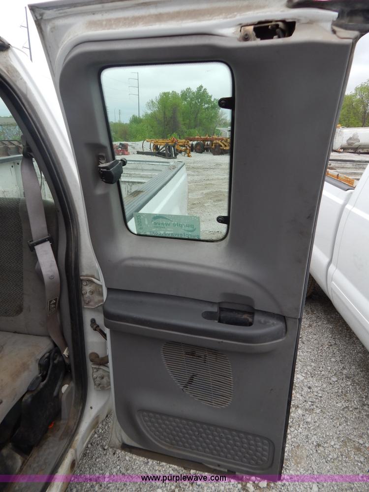 image for item F5032 2001 Ford F250 XLT SuperCab pickup truck