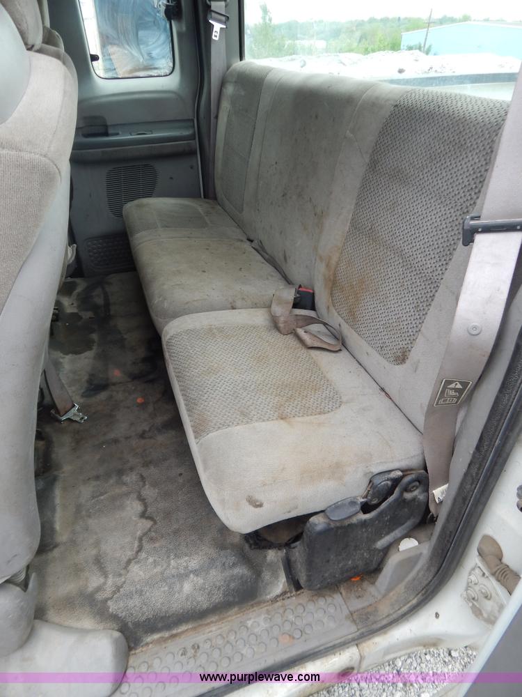 image for item F5032 2001 Ford F250 XLT SuperCab pickup truck