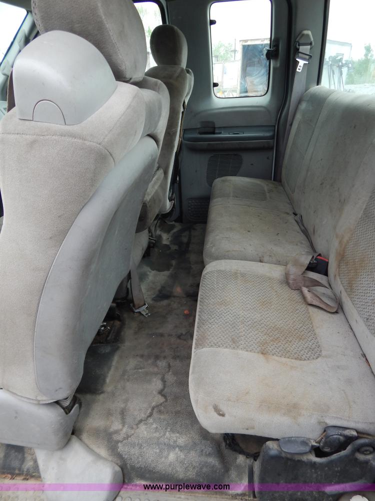 image for item F5032 2001 Ford F250 XLT SuperCab pickup truck