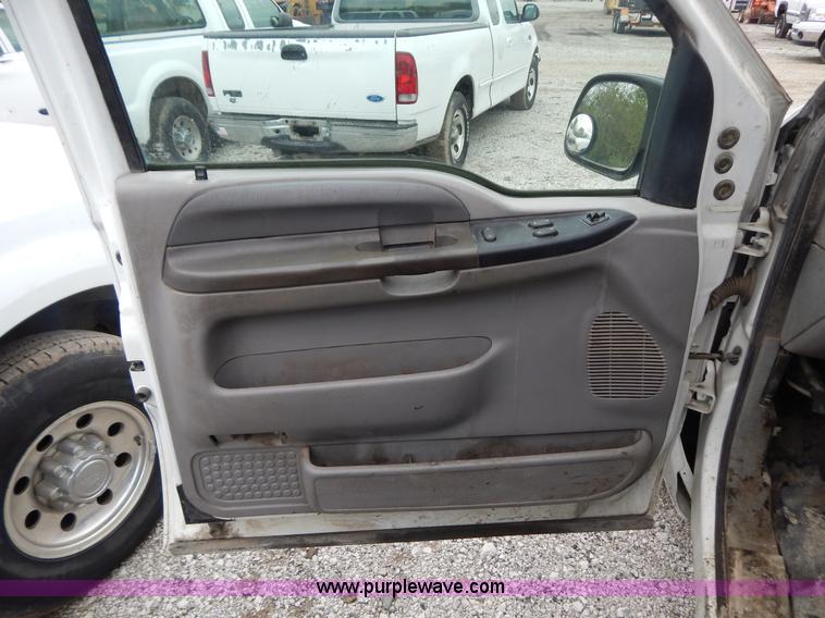 image for item F5032 2001 Ford F250 XLT SuperCab pickup truck