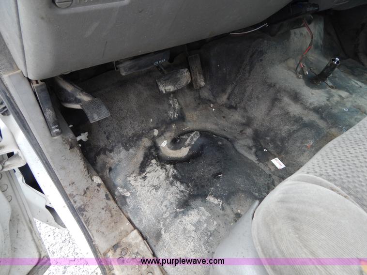 image for item F5032 2001 Ford F250 XLT SuperCab pickup truck