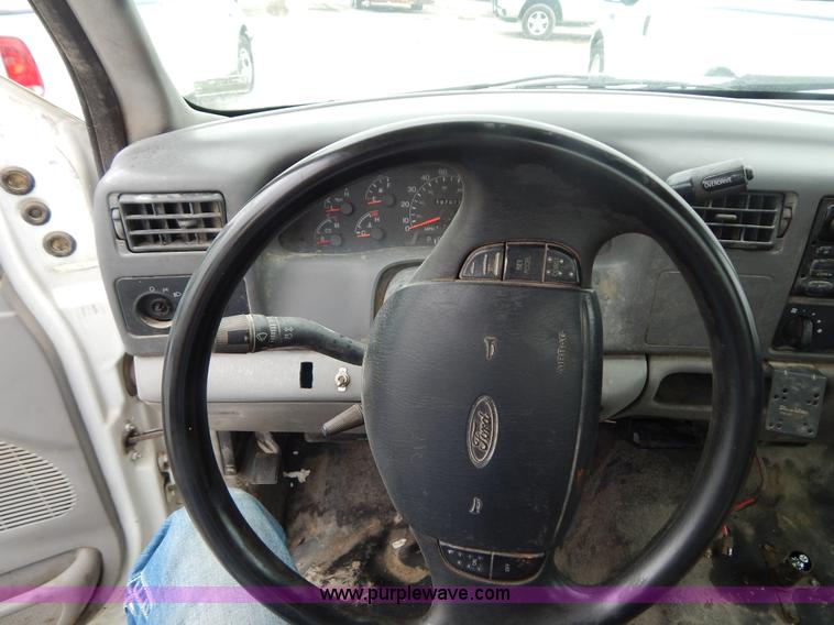 image for item F5032 2001 Ford F250 XLT SuperCab pickup truck