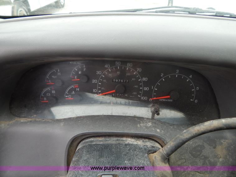 image for item F5032 2001 Ford F250 XLT SuperCab pickup truck