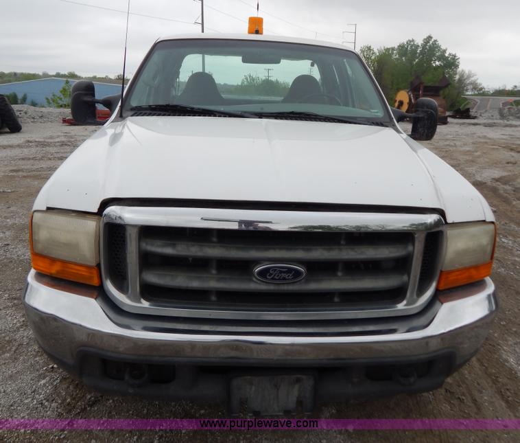 image for item F5033 1999 Ford F250 Super Duty XLT pickup truck